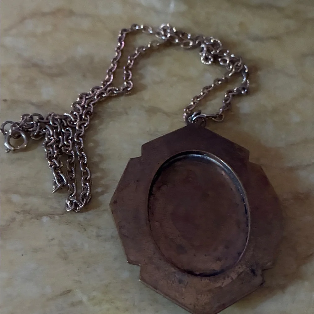 Vintage Pendant with Painted porcelain cameo - Picture 5 of 5